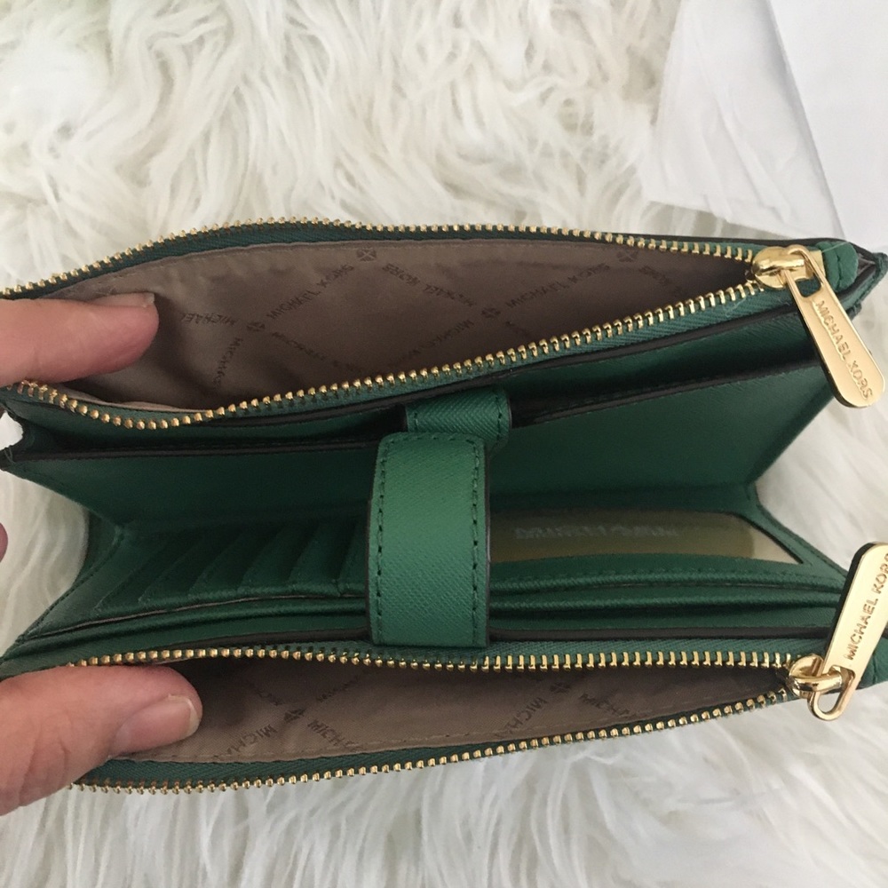 Last 1✨Michael Kors double zipper wallet/wristlet - Picture 5 of 8